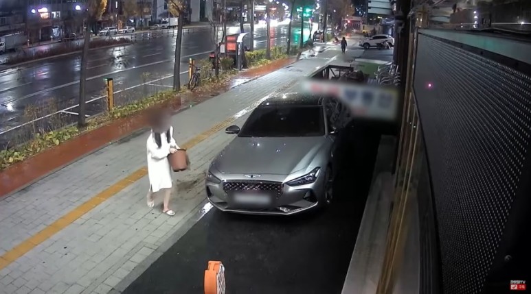  주차된 제네시스 G70 화분 집어던진 만취녀 영상 유튜브 한문철TV 특수손괴죄 이유 재물손괴죄 성립