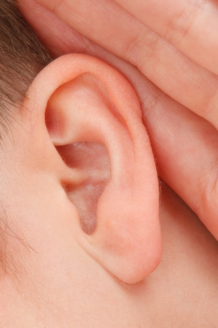 귀 통증 증상 및 원인. 귀 밑 몽우리는 왜 생기는 걸까요? 귀가 찌릿하고 욱씬거리는 증상. 귀 뒤 임파선 증상.