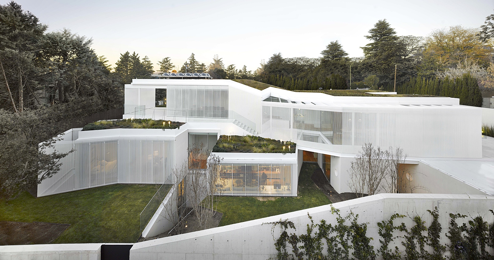  의도된 건축 볼륨의 모호함 House 1.103/ Estudio.Entresitio