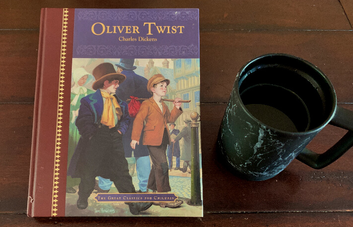 올리버 트위스트: 찰스 디킨스 의 책과 커피한잔