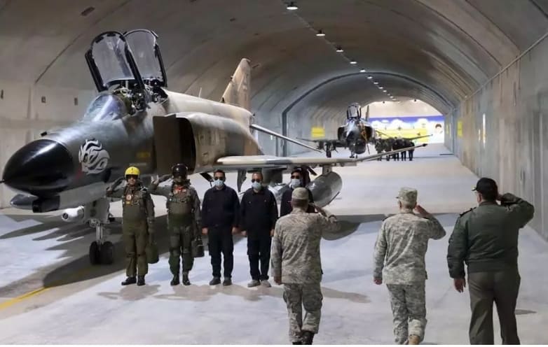 이란&#44; 북한 지원 Oghab-44 전투기 지하기지 공개 VIDEO: Iran unveils underground base for fighter jets