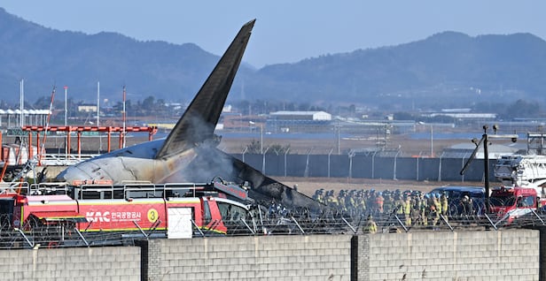 무안공항 비행기 사고 제주항공 7C2216편 추락 사고 정리 및 분석 B737-800