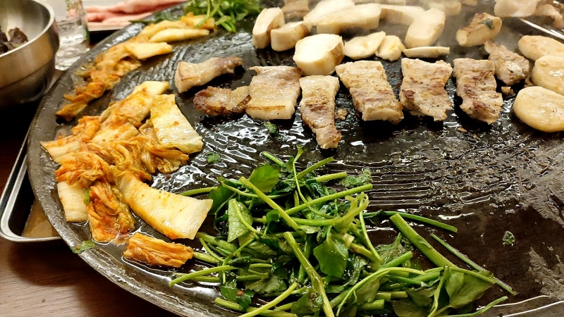  미나리를 실컷 먹을 수 있는 당산역맛집, 미나리삼겹살 솥