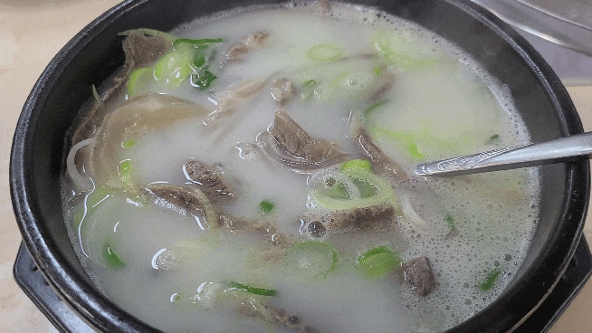 오가네소미러국밥-소금-뿌리기
