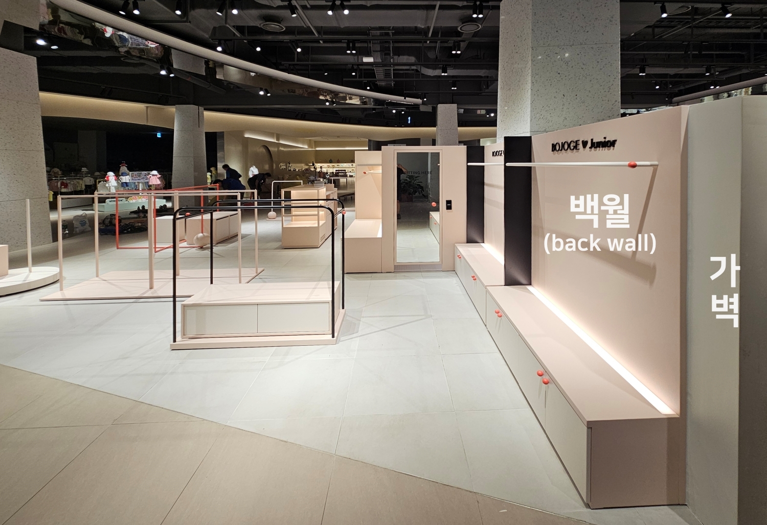 브랜드 컬러를 맞추기 위한 백월