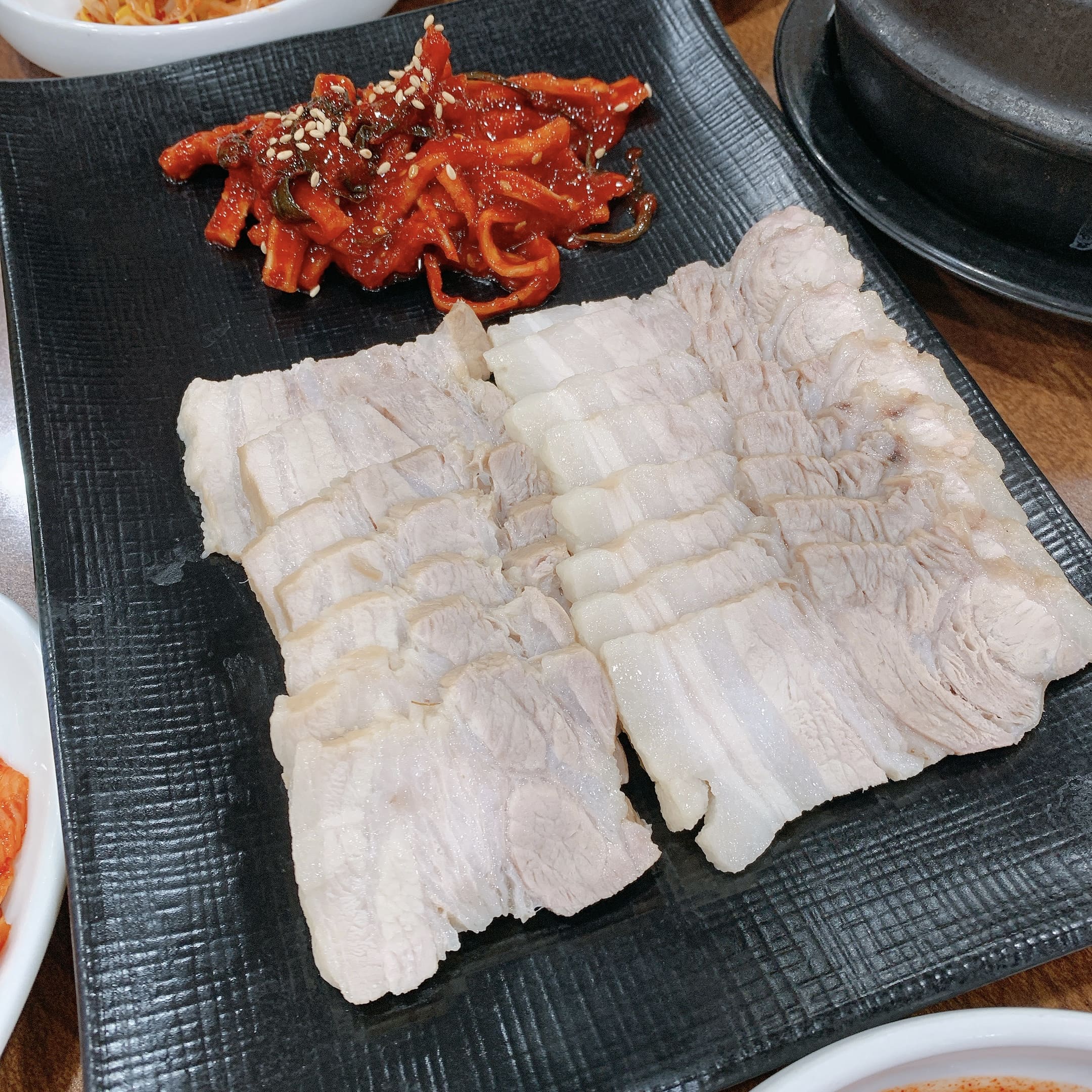 촌마을 쌈밥 보쌈 보쌈고기
