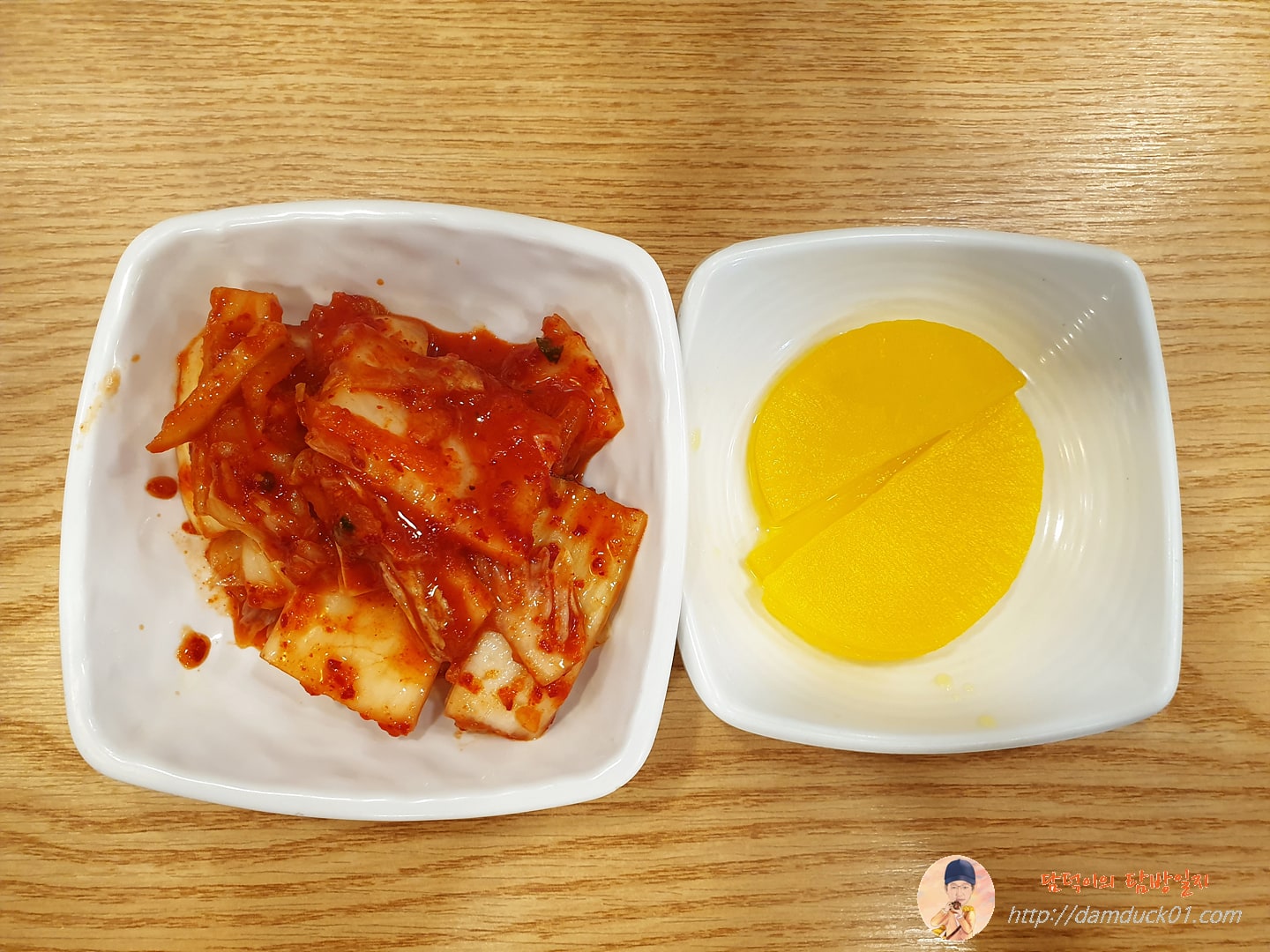 김솔솔김밥 반찬은 배추김치와 단무지