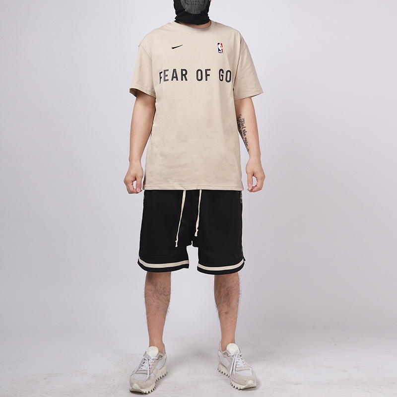  [NIKE x FEAR OF GOD x NBA] 나이키 X 피어오브갓 X NBA 로고 반팔 티셔츠 (3 COLOR)
