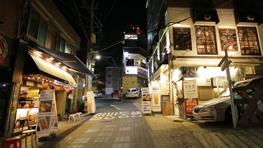  이태원 마트의 대추야자와 한남동 카페의 펜넬 차