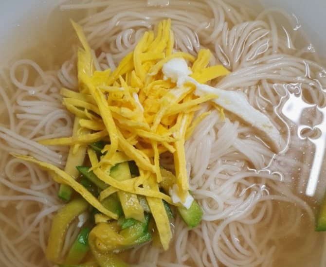  집에서 먹는 가벼운 한끼, 잔치국수 레시피