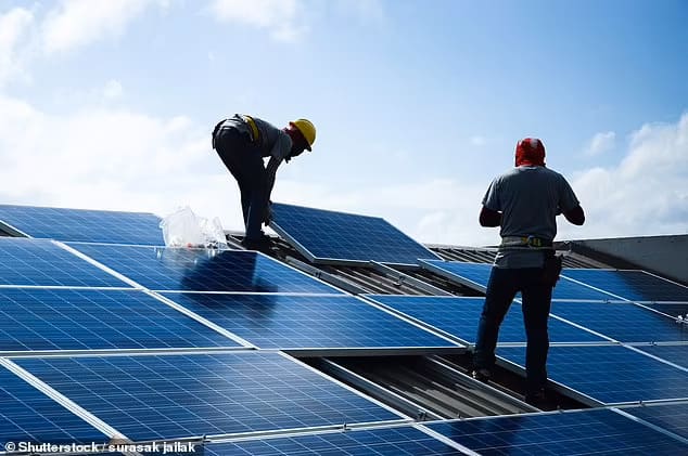  "'태양광은 햇빛을 좋아하지만 더운 것은 좋아하지 않아" .Solar panels are LESS efficient in high temperatures despite increased sunlight..