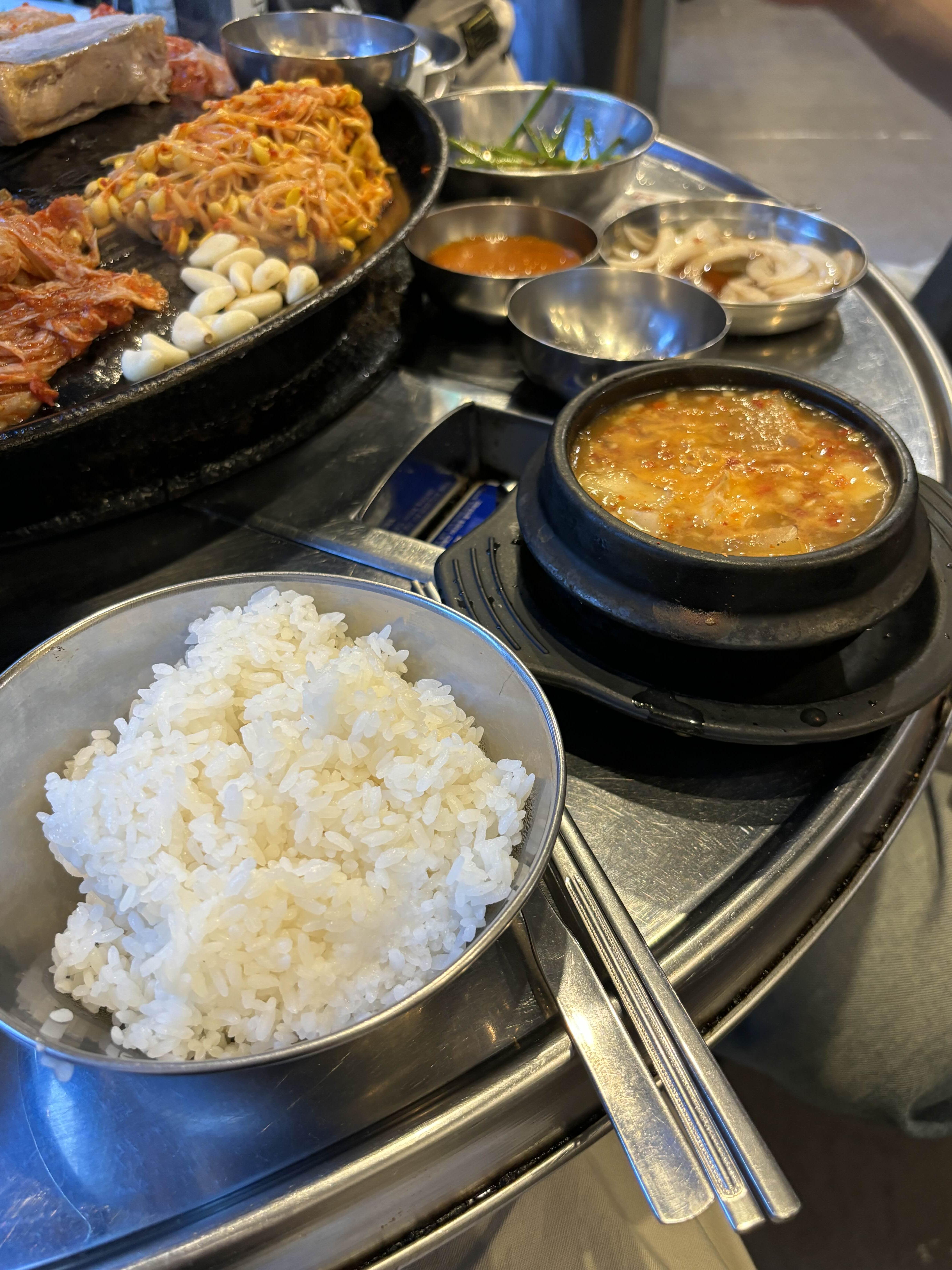 동두천솥뚜껑삼겹살 이미지