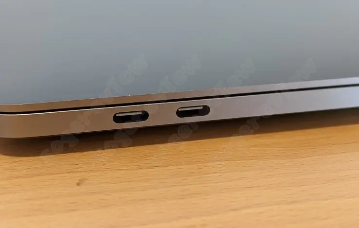 애플 맥북 프로 13인치(2022, M2) 썬더볼트 4 포트