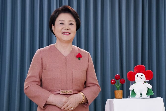  [눈 뜬 채 코 베어가는 나라] 시민단체, '그녀의 옷 값' 논란 경찰에 고발했다