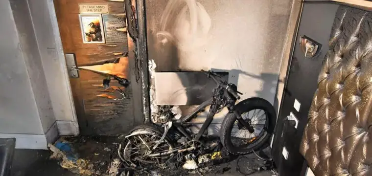 전기자전거 화재가 어떻게 시작되는지, 그리고 여러분이 안전하게 지내고 계속해서 여러분의 전기 자전거를 즐길 수 있도록 그것을 예방하기 위해 무엇을 할 수 있는지에 대해 개략적으로 설명할 것입니다.