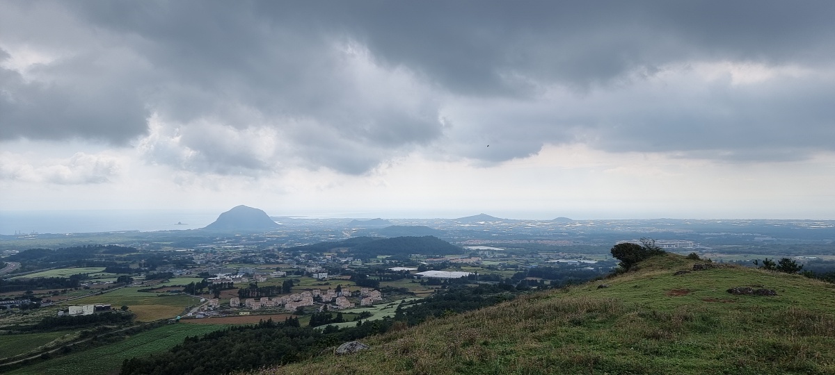 훨씬 더 선명하게 보이는 산방산