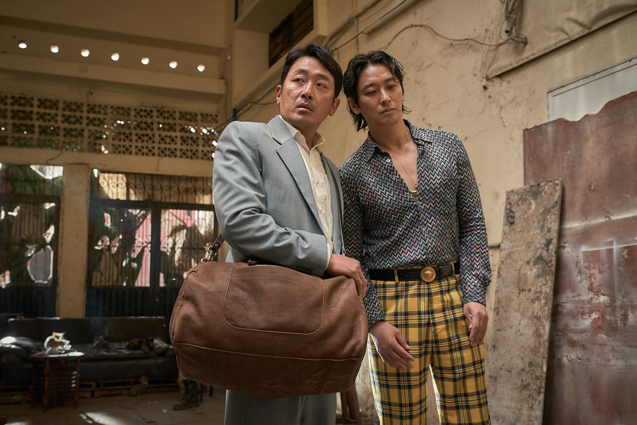 영화 비공식작전, 실화 기반 첩보 영화의 매력
