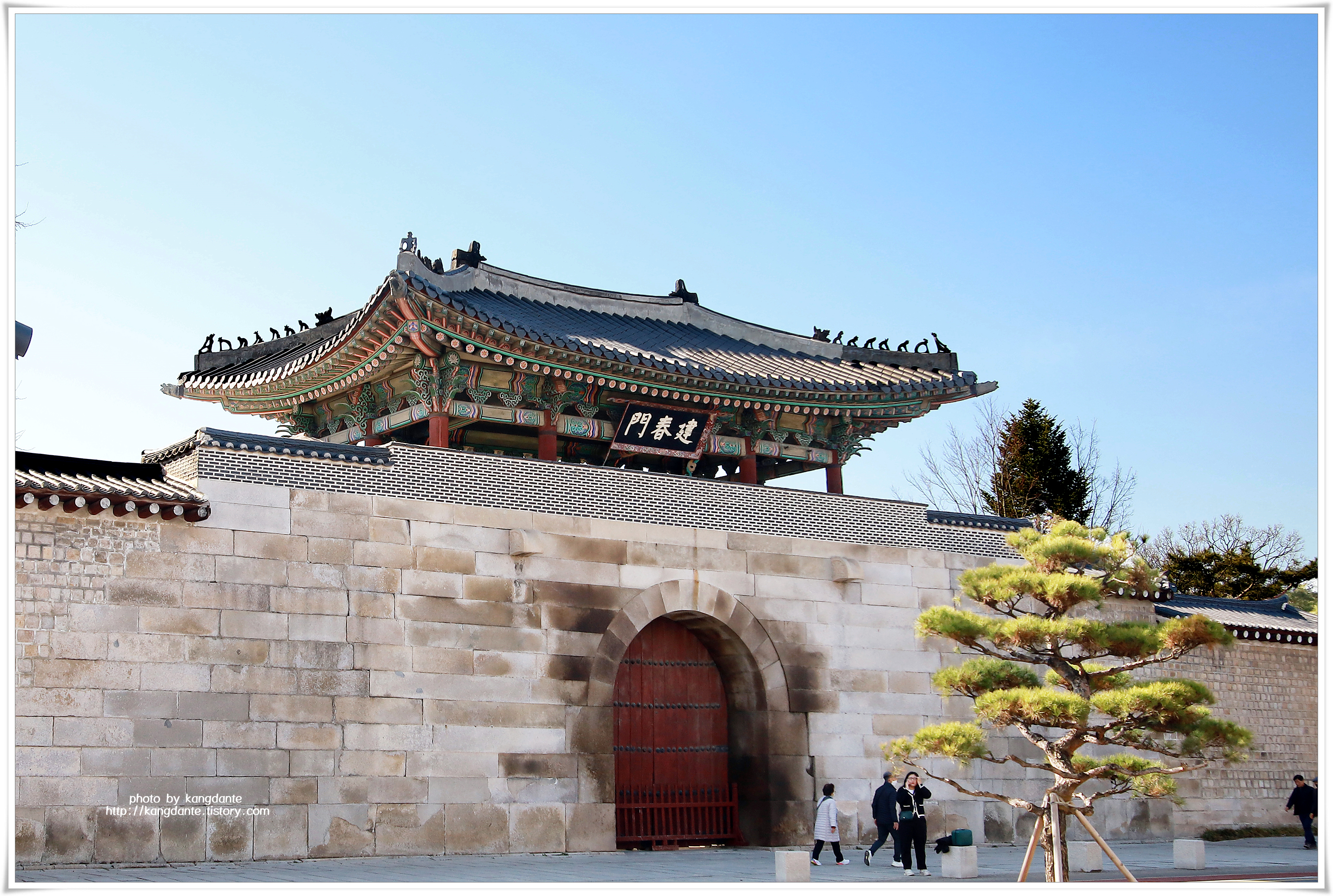 경복궁을 둘러싼 돌담의 사대문 18