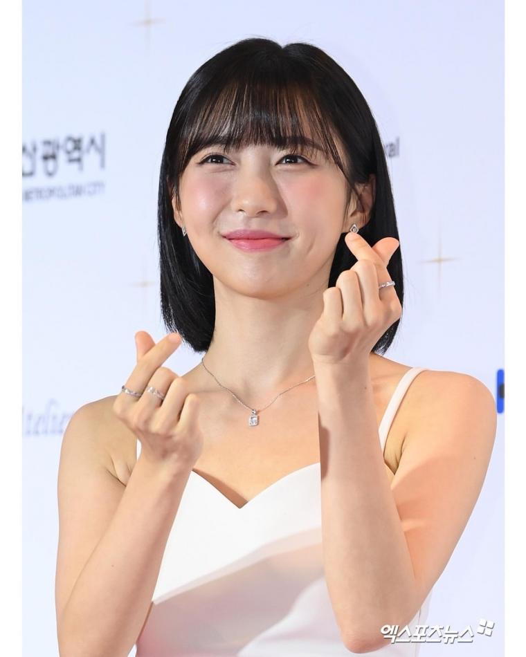  이상한 변호사 우영우 동그라미 주현영 화이트 드레스 사진