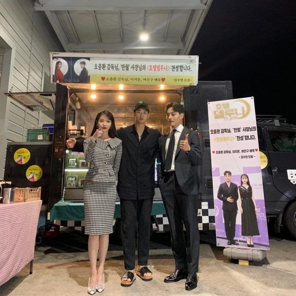  키가 180cm처럼 나온다는 아이유 코디식으로 사진찍는 방법.jpg