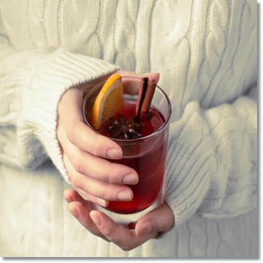 피부 건강에 좋은 모로실 효능&#44; 모로 오렌지 차 마시는 여성