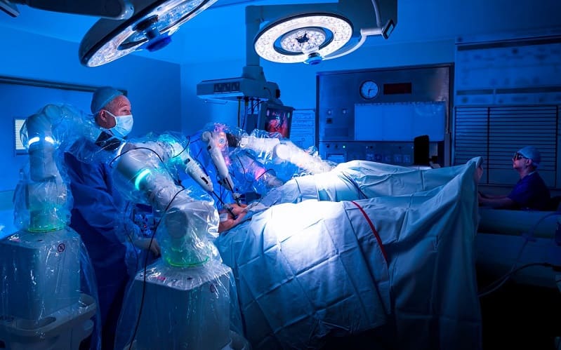로봇&#44; 언젠가는 외과의사를 완전히 대체할 것 VIDEO: Will robots replace doctors in surgery rooms?