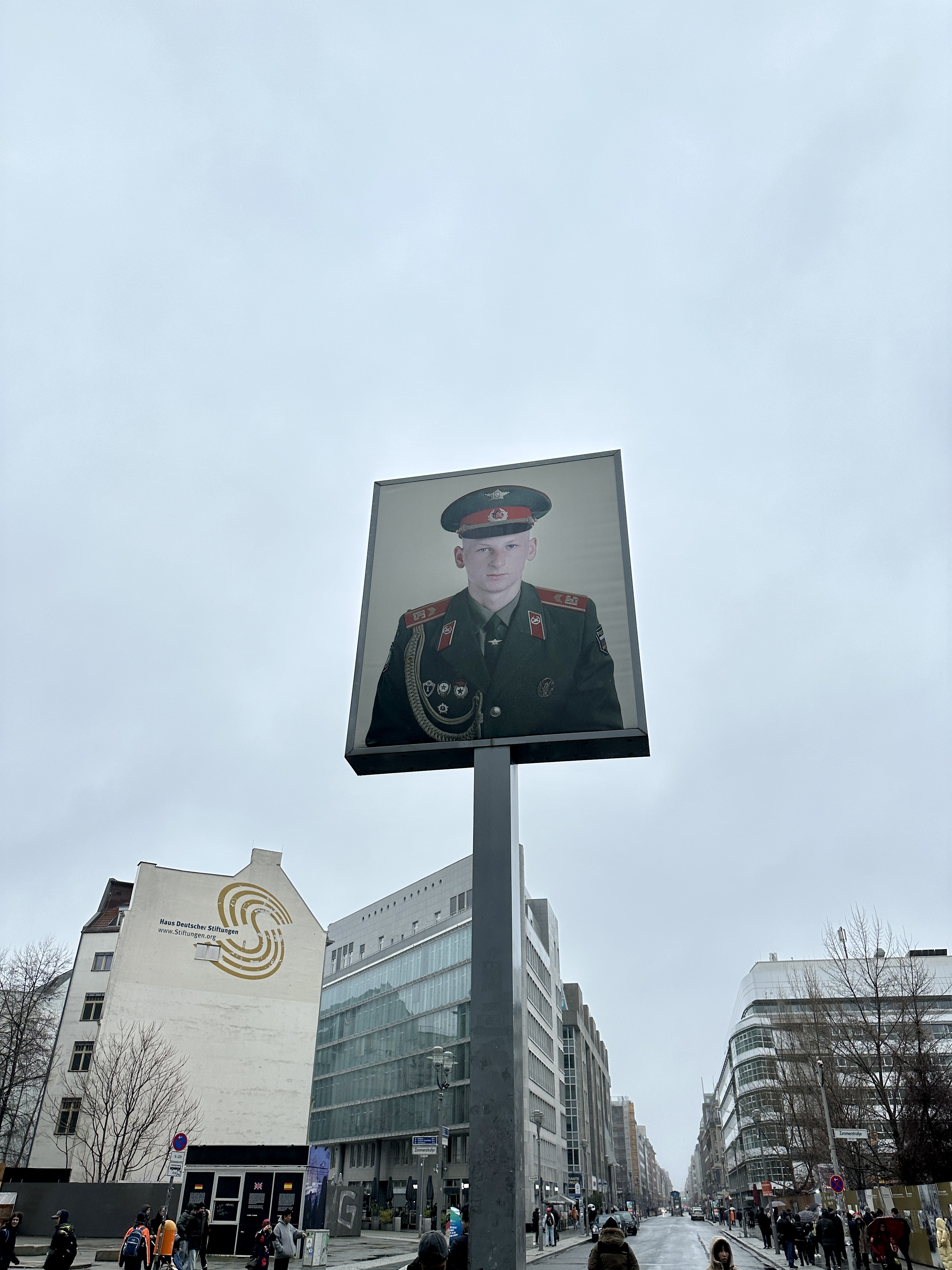 베를린 체크 포인트 찰리 소련병사 사진