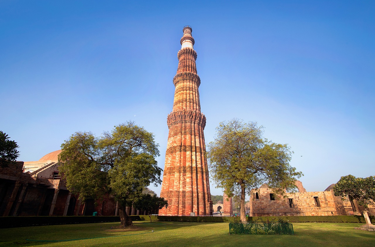 쿠트브 미나르(Quṭb Minar and Its Monuments&#44; Delhi)