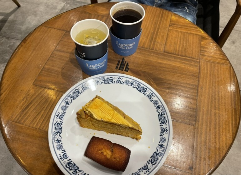 티, 커피, 코숩치즈 조각케이크, 무화과 휘낭시에