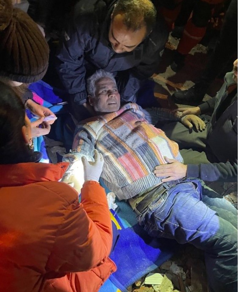 튀르키예 지진 첫 생존자 구조에 성공한 한국 긴급구호대