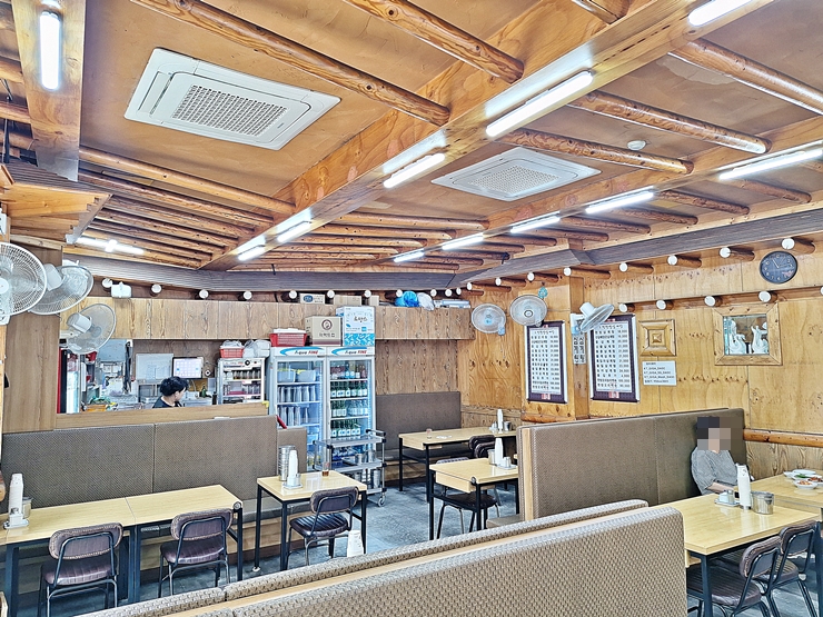 Gojeonhanbangsamgyetang (고전한방삼계탕) 2