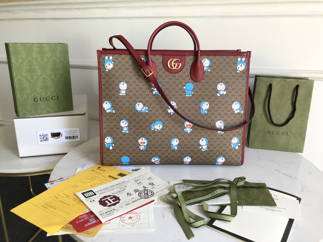  [GUCCI x DORAEMON] 구찌 X 도라에몽 라지 토트백 653952 2TJAG 8580