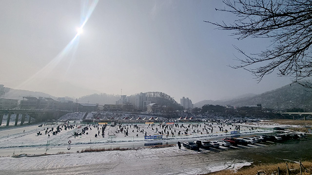 청평 송어 빙어 겨울축제 먹거리-빙어잡이전경