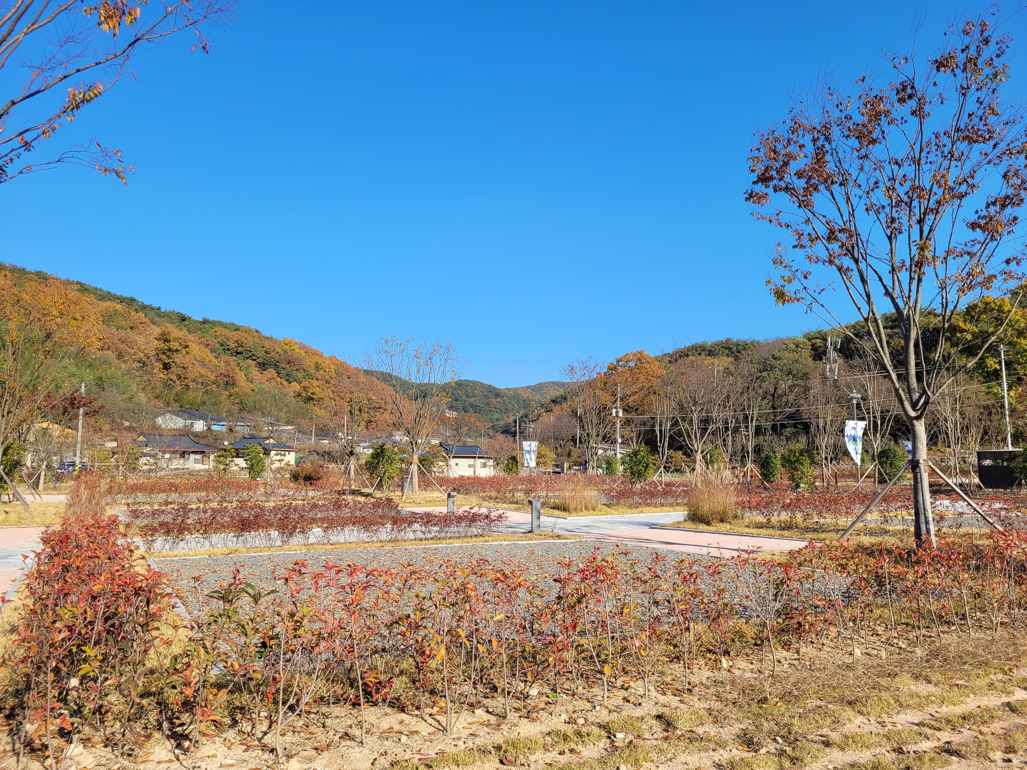 함안-입곡온새로미-공원-캠핑장-파쇄석