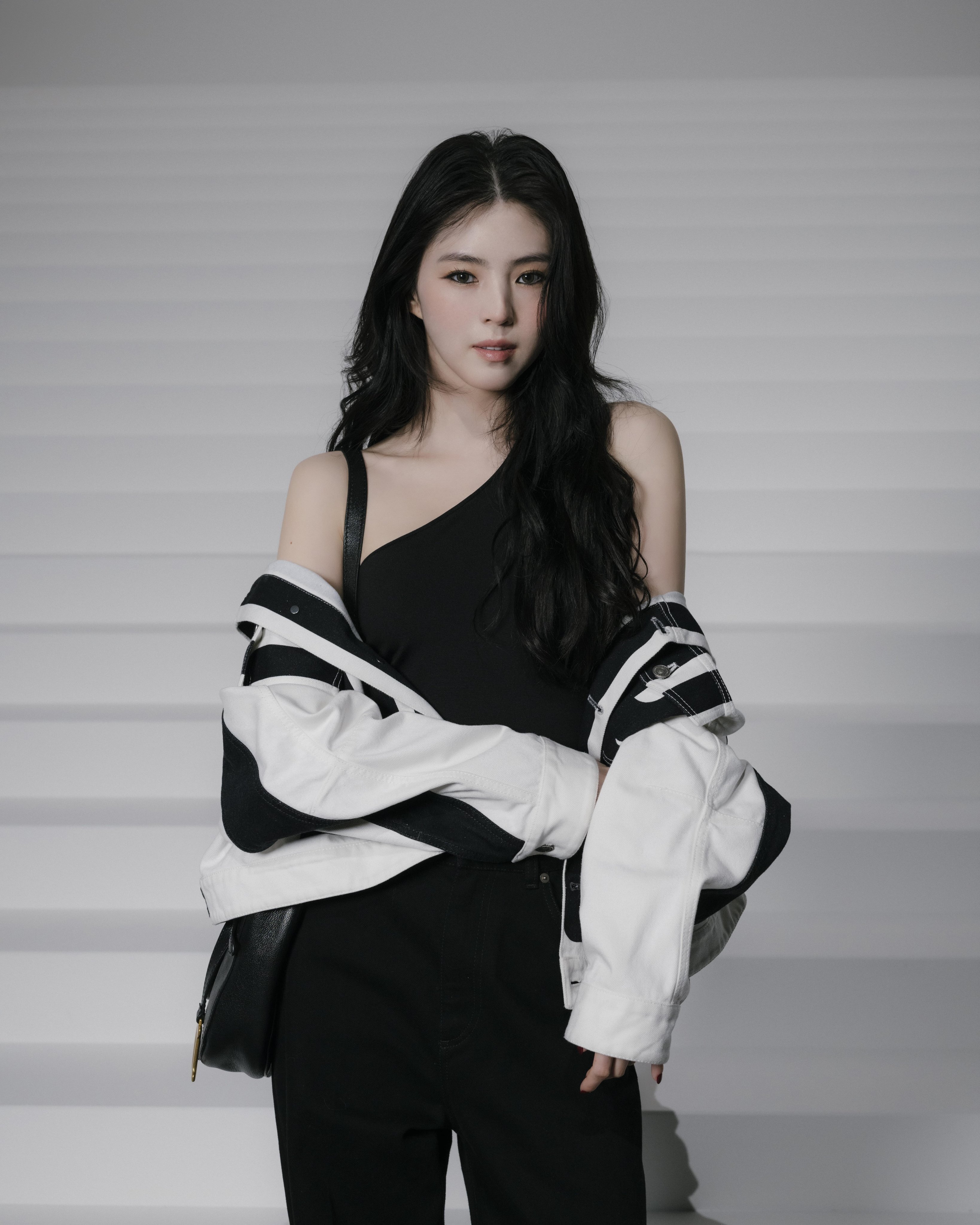 한소희 파리 패션위크 디올 화보 4