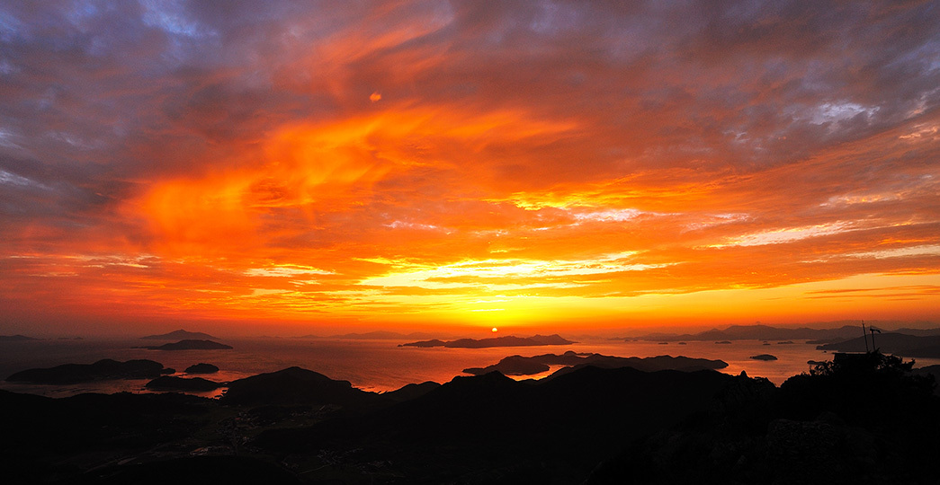 미륵산에서 본 일출