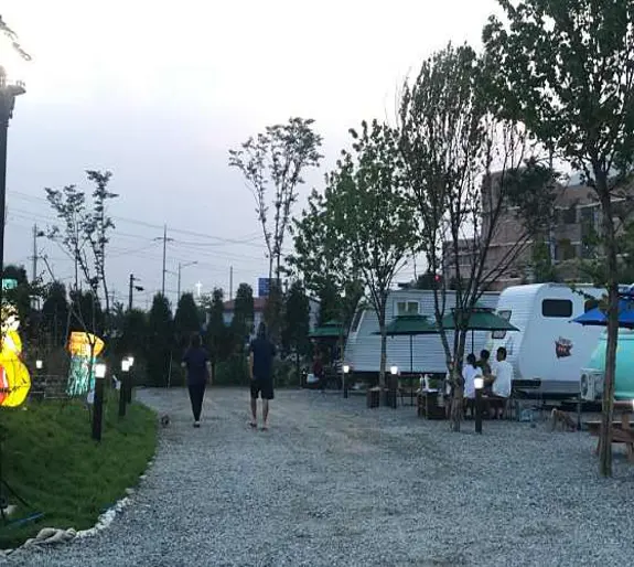 작은 쉼터 캠핑장