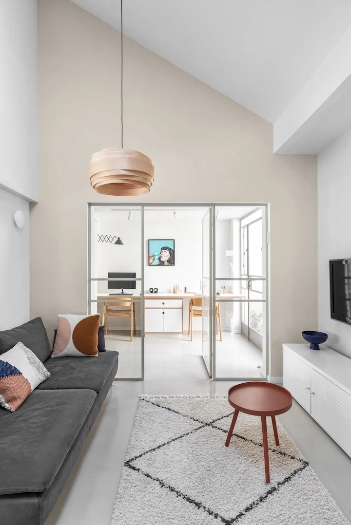 예쁜 거실 인테리어 천장 실링팬 설치한 스킵플로어 11