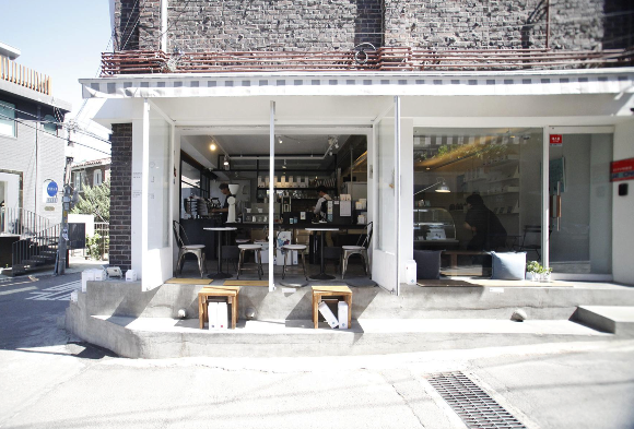  동료가 동료에게, 한남동 피어커피로스터스(peercoffee roasters)