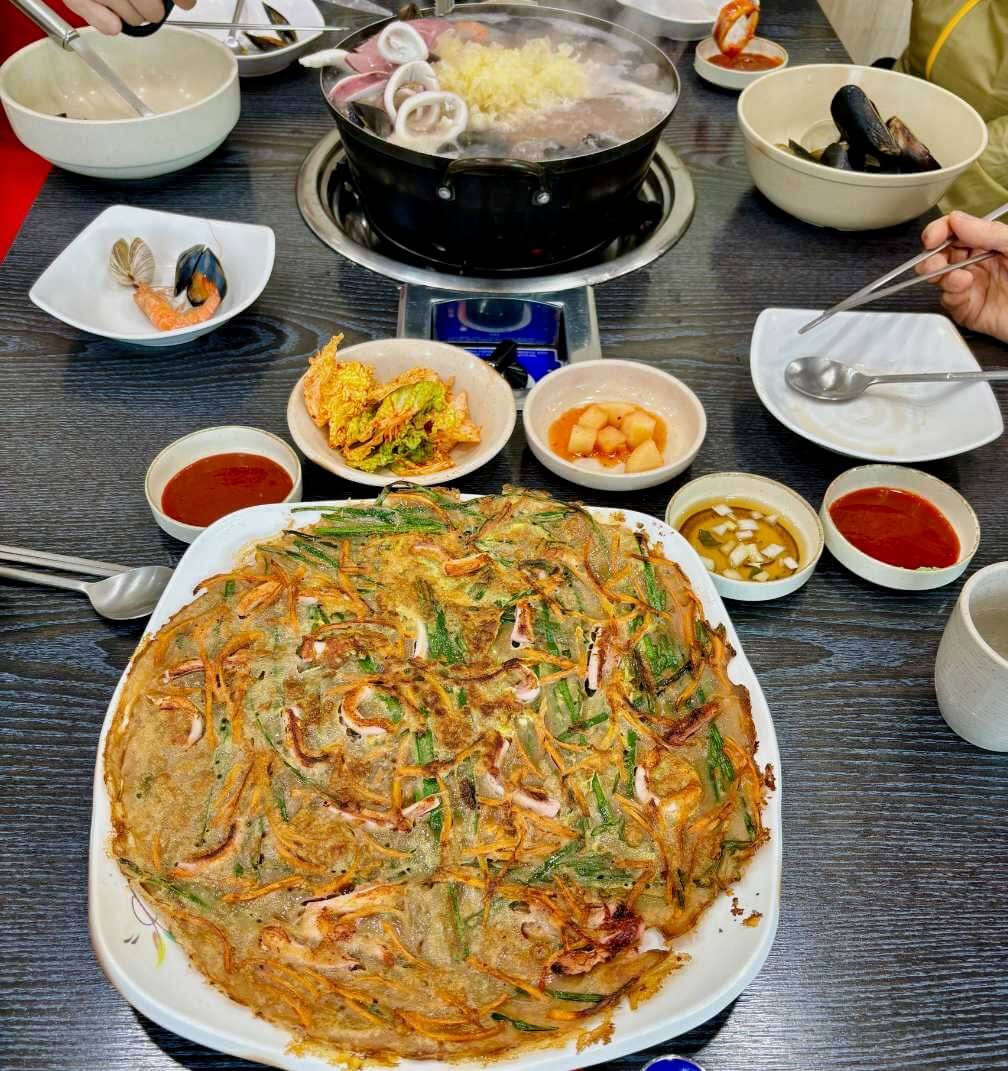 쭈낙해물칼국수 - 도토리파전