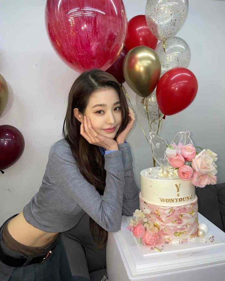  아이브 장원영 탄탄한 복근 배꼽 노출