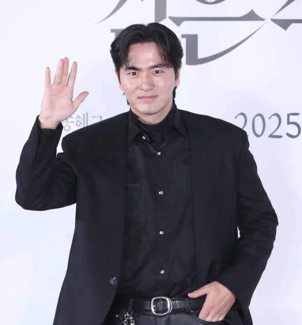 검은수녀들 이진욱