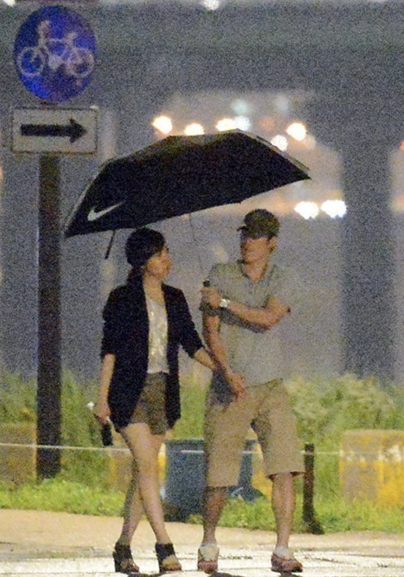 김민지 박지성 우산데이트