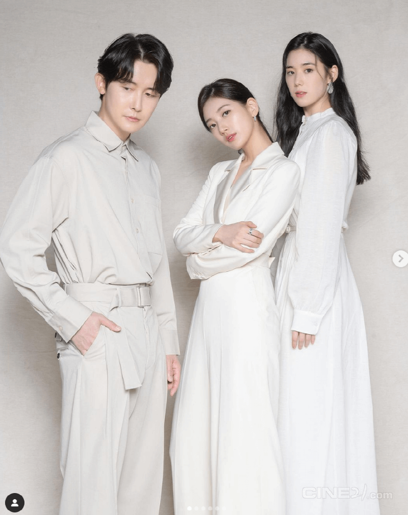 쿠팡플레이 주연 김준한 배수지 정은채 화보사진입니다