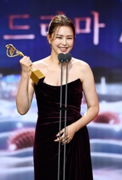2024-SBS-연기대상-장나라-대상-수상-하이라이트