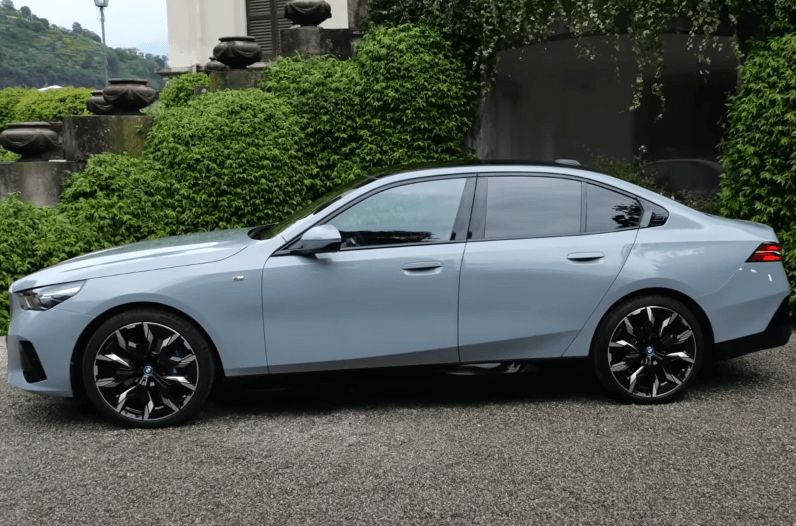 BMW I5 하늘색