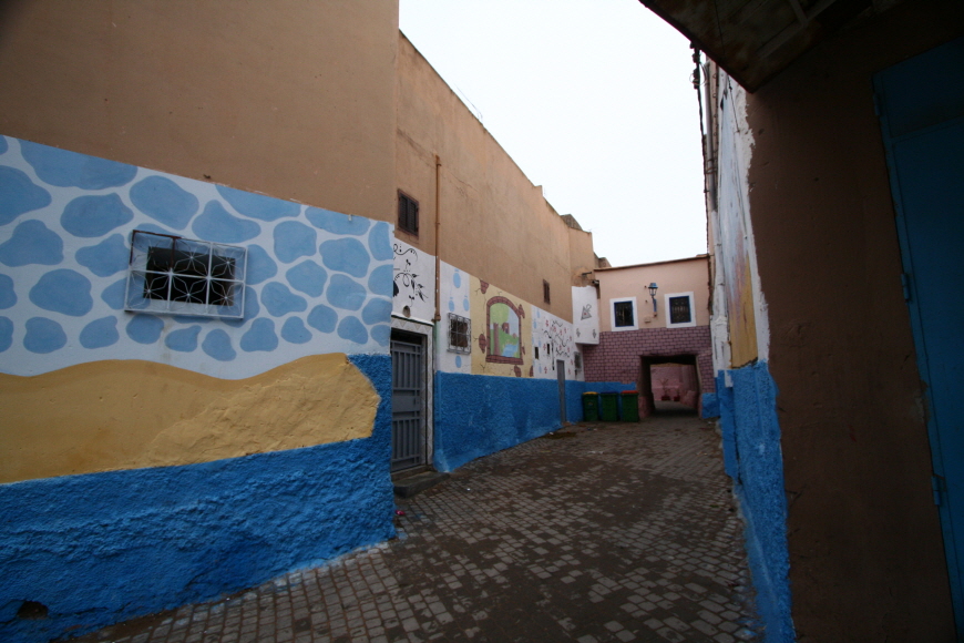 모로코여행-티즈니트-골목길벽화