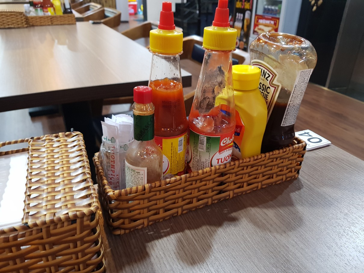 호치민 7군 푸미흥 수제 버거 맛집 STAGE BURGER & CAFE - 각종 소스류