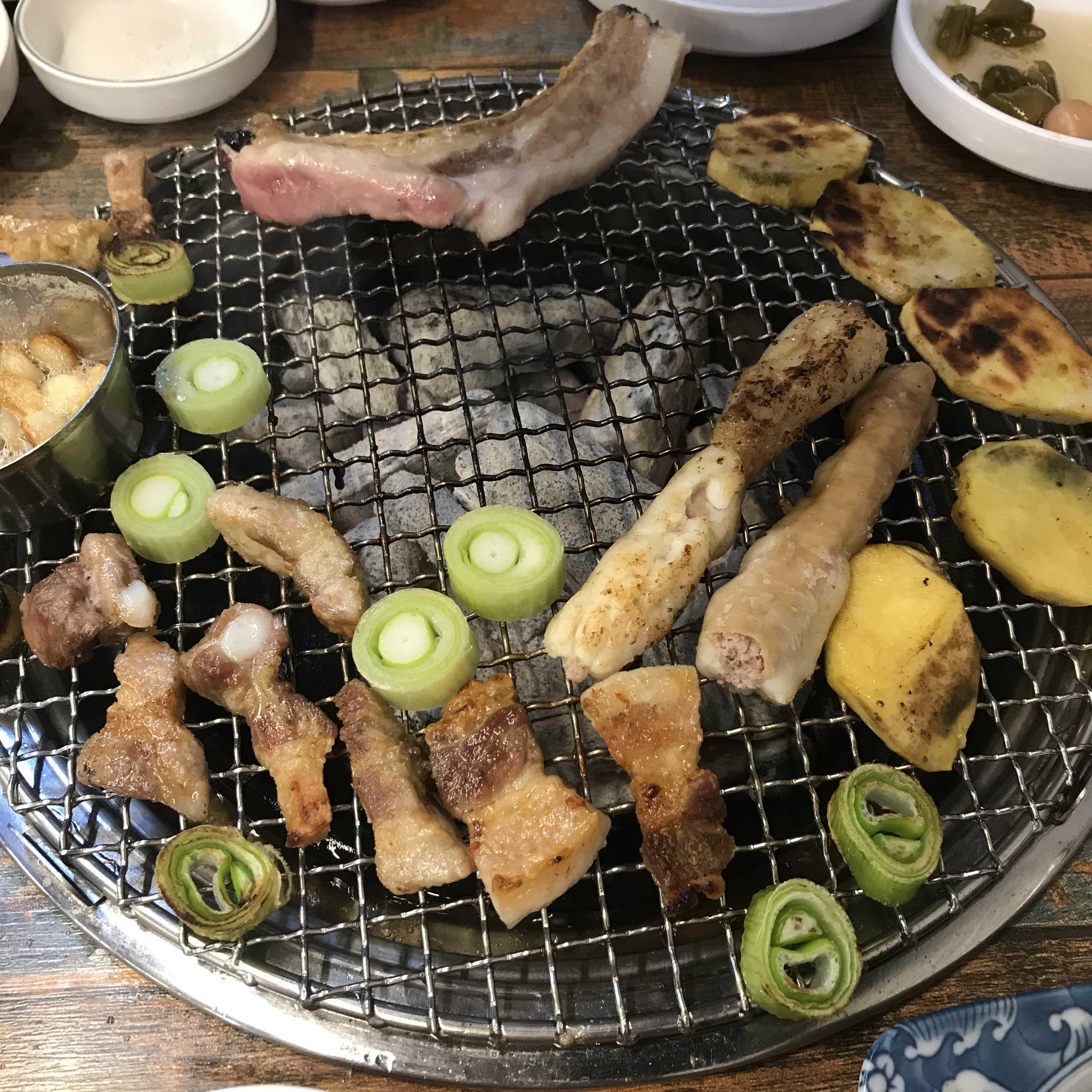  싱싱한 ‘생갈비 삼겹살 맛집’ 이정 생갈비 한우곱창도 팜