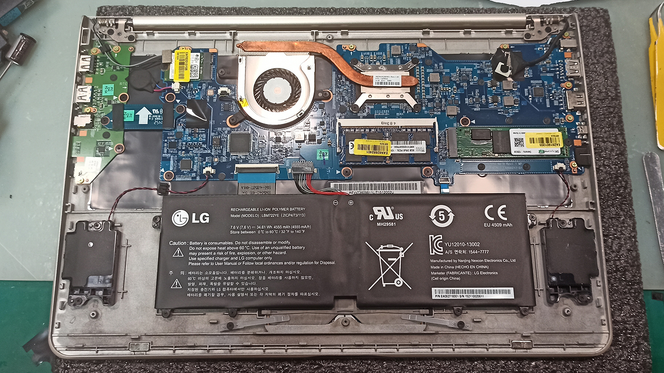 LG전자 PC그램 15Z950-GT5GK 노트북 하판 열기